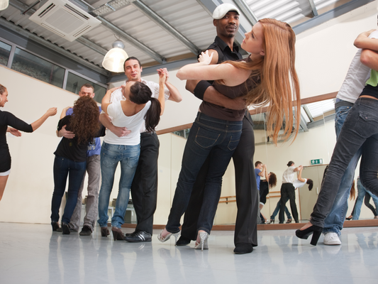 Trouver le Rythme : Quelle Danse est la Plus Adaptée aux Débutants ?
